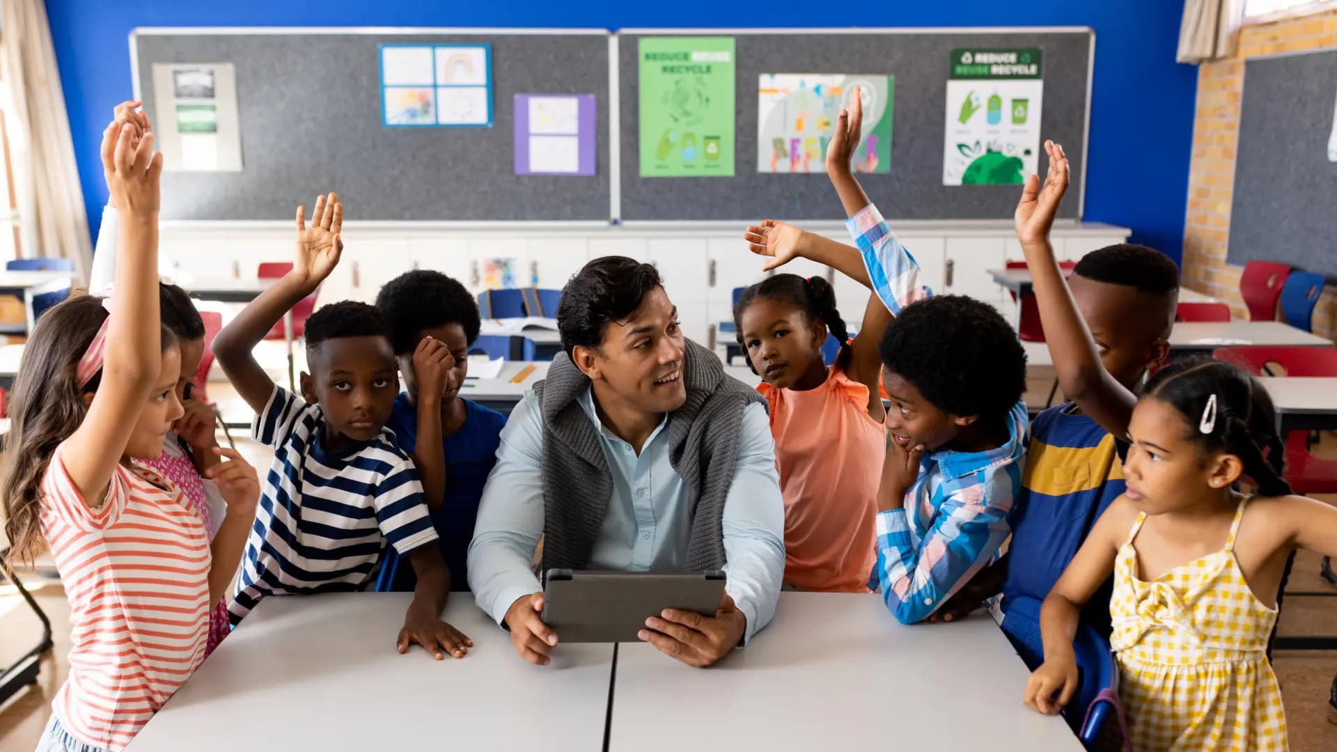 A virtual classroom combining art and technology to enhance education.