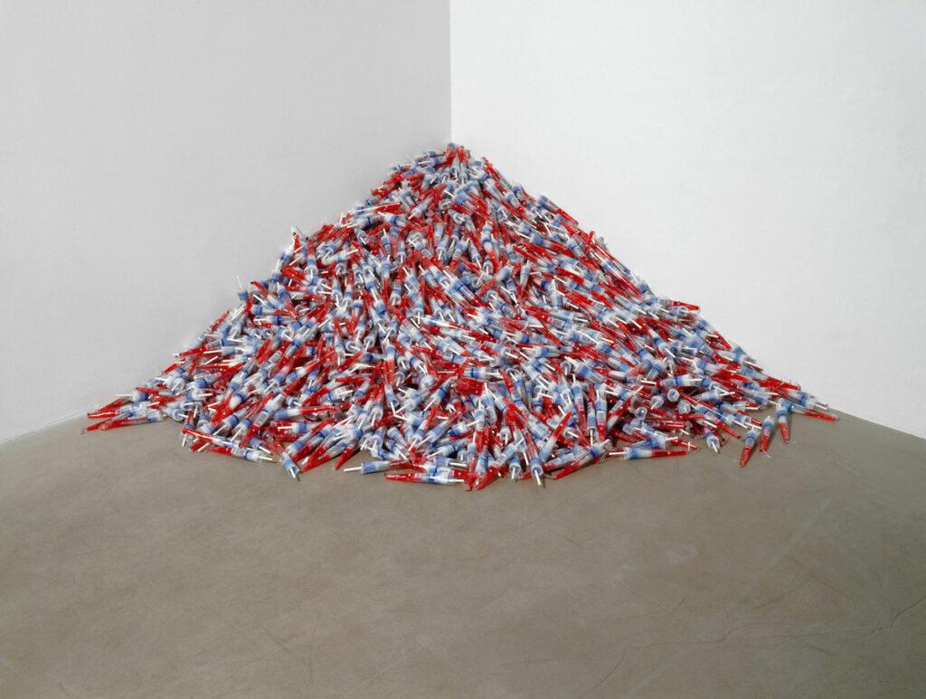 Felix Gonzalez-Torres, “Untitled” (Para Un Hombre En Uniforme), 1991.